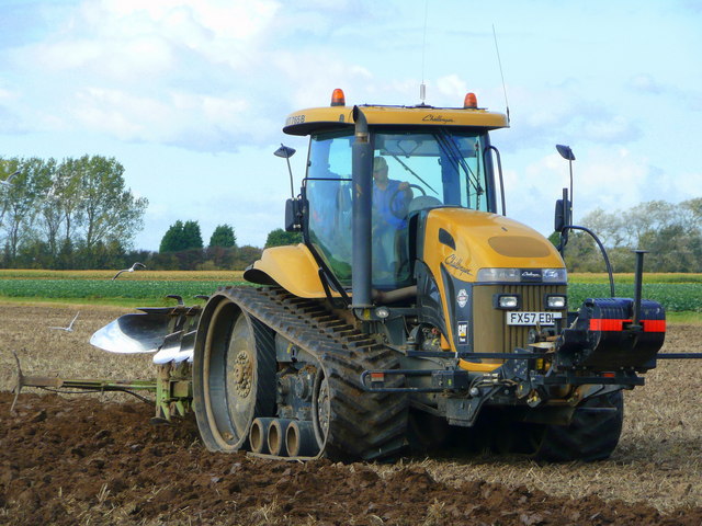 Tracked_tractor_-_geograph.org.uk_-_1023986